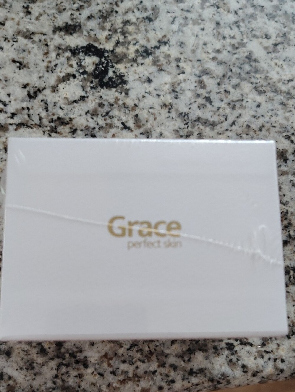 Grace Smoothing & Hydrating Night Cream - Gold/White - Picture 4 of 4